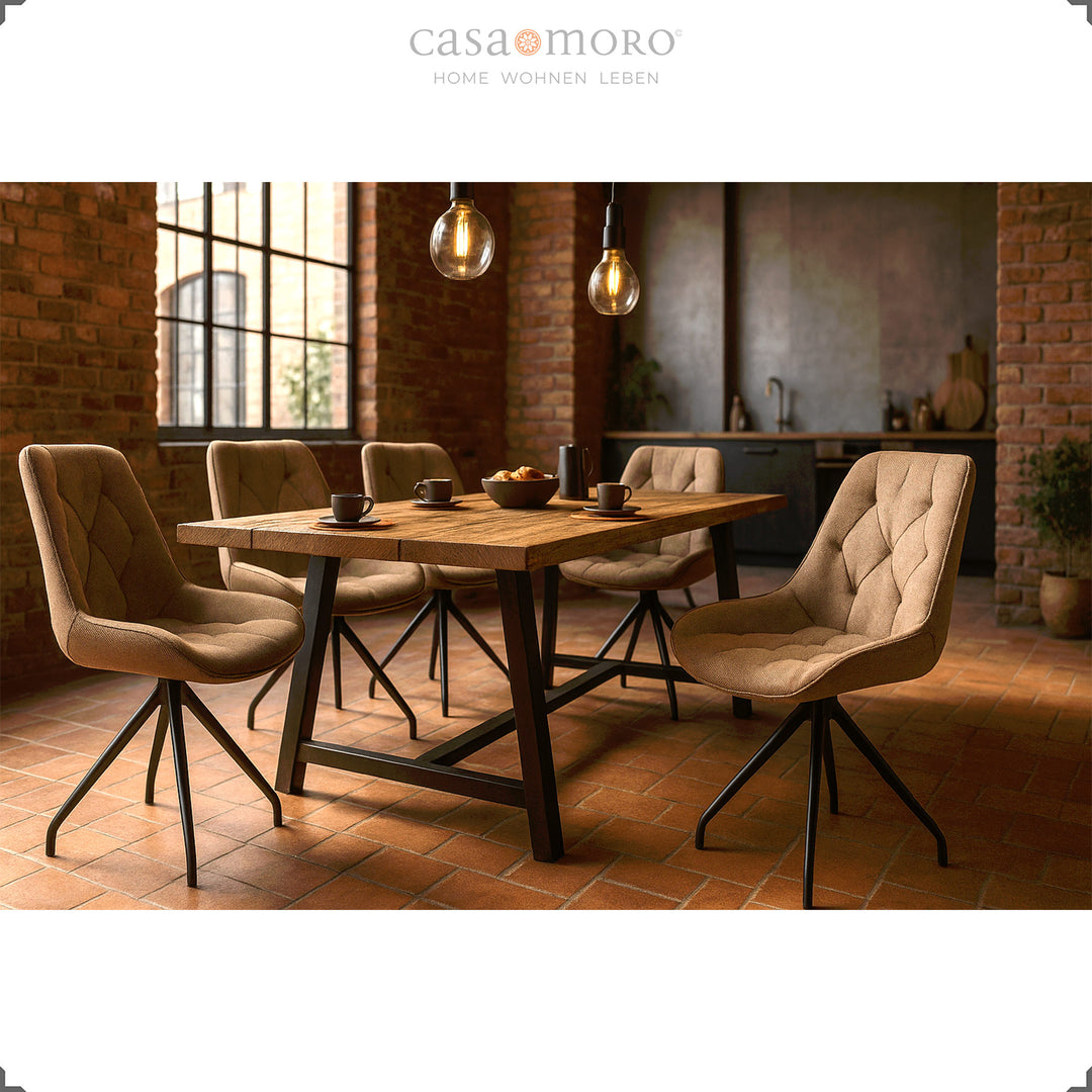 Sechs Polsterstühle 360° drehbar in Braun mit schwarzem Metallgestell – moderner Essbereich mit Holztisch und stimmungsvoller Loft-Atmosphäre