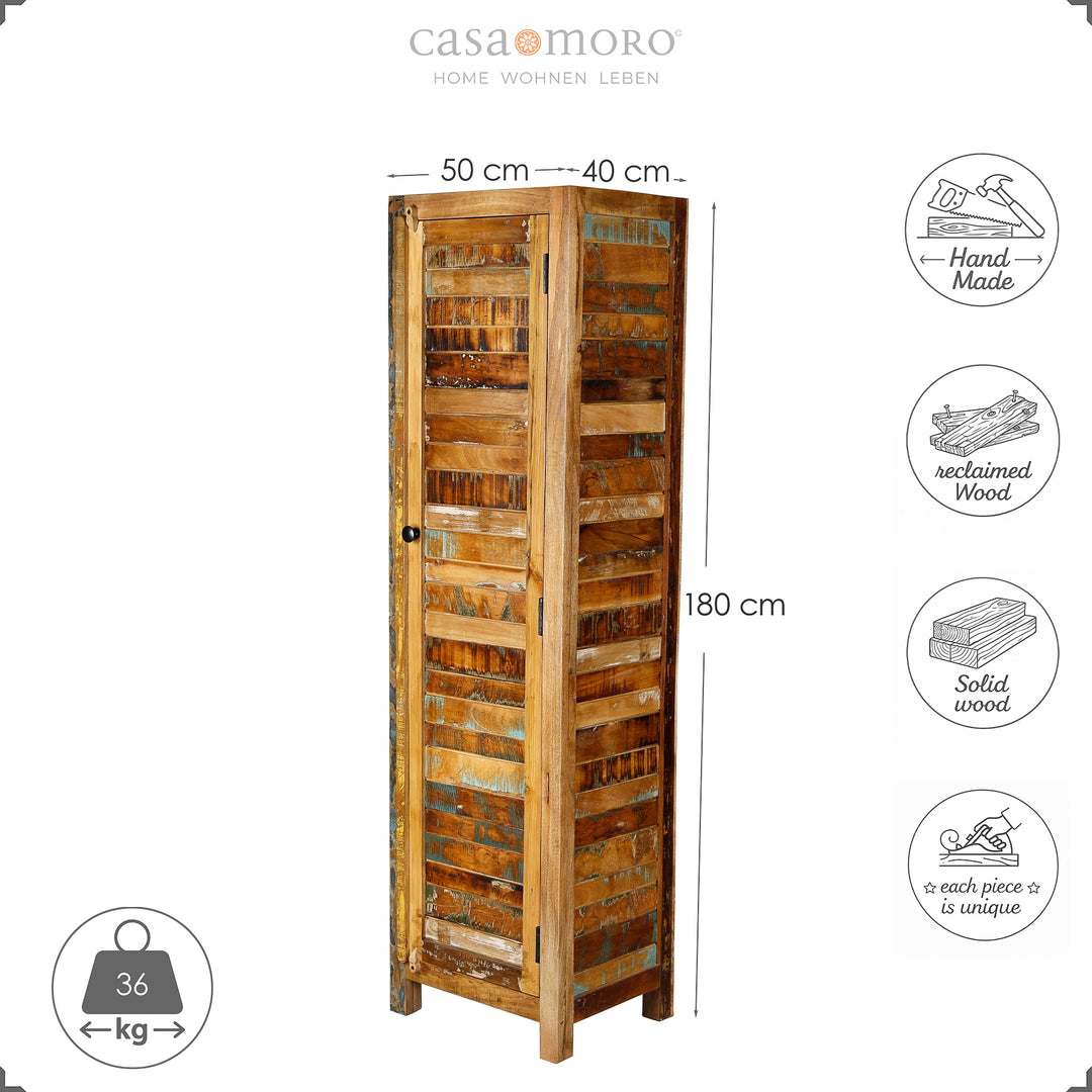 Schmaler Hochschrank aus massivem Holz und Altholz im Landhausstil, 180 cm hoch, 50 cm breit, freistehend gezeigt