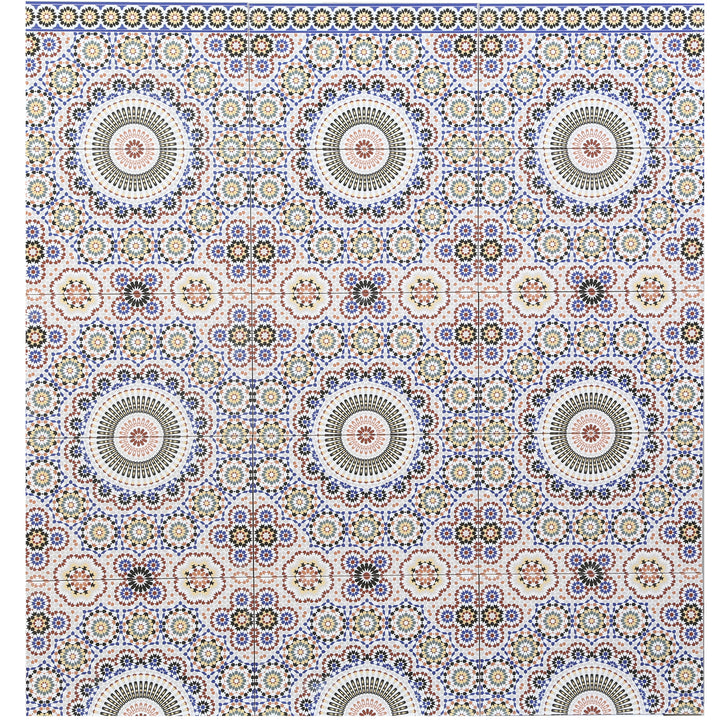 Keramik Bordüre mit orientalischem Muster in Mehrfarbig kombiniert mit Wandfliesen für harmonische Wandgestaltung